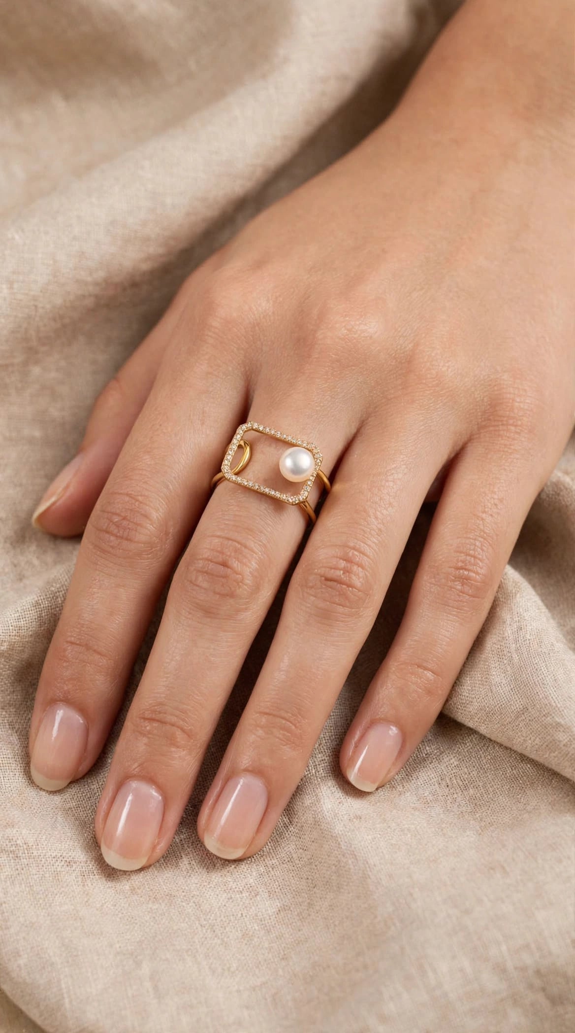 Aura Pearl Frame Ring